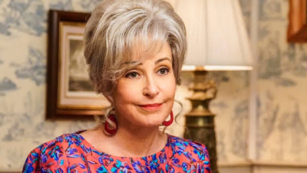 Meemaw from Young Sheldon wearing a mixed color blouse