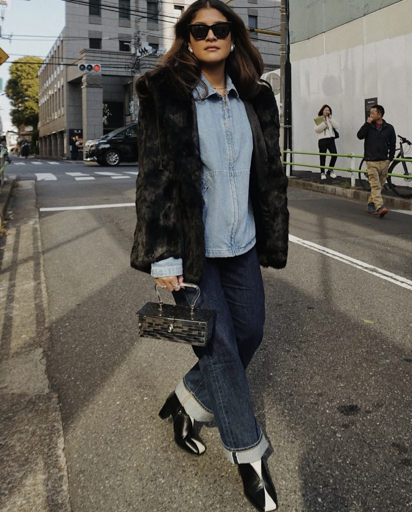 A beautiful white lady wearing an outfit from a fashion brand called Levi's